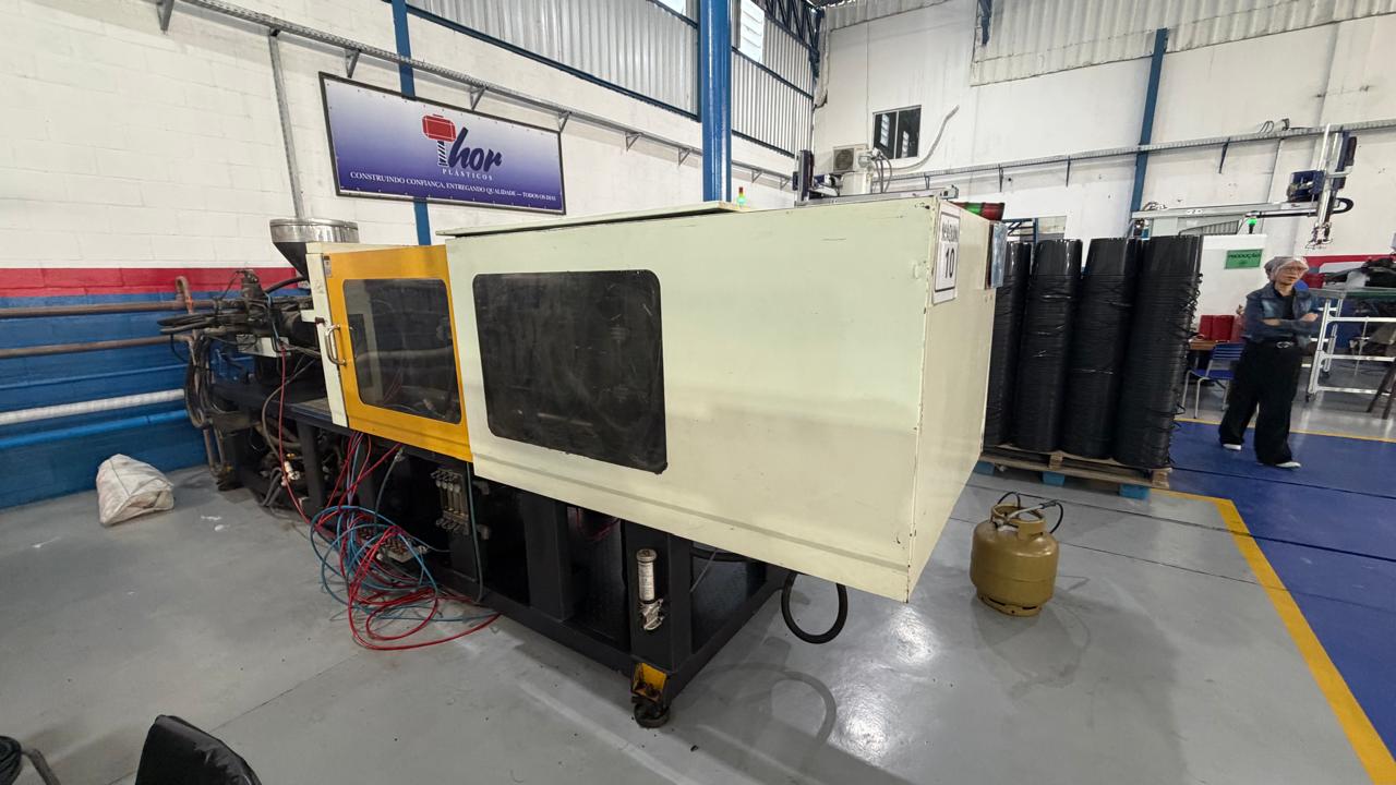 Injetora Sinitron SB 200 ton